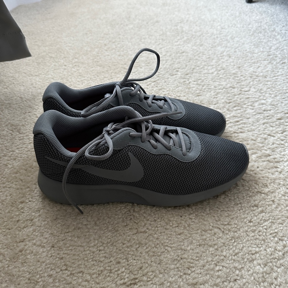 Nike Mens Tanjun Dark Grey Running Shoes Sneakers size 10